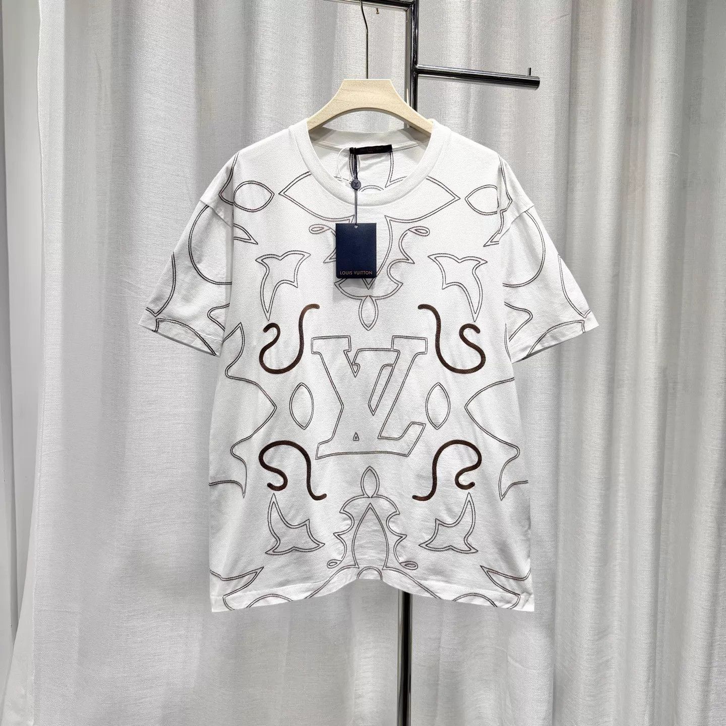 Louis Vuitton LV 25 New White XXL 99 New Short Sleeve T-shirt Size US XXL / EU 58 / 5 - 1 Thumbnail