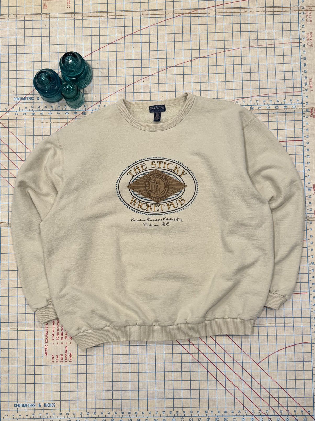 Vintage Vintage The Sticky Wicket Cricket Pub Victoria BC Crewneck Size US XXL / EU 58 / 5 - 1 Thumbnail