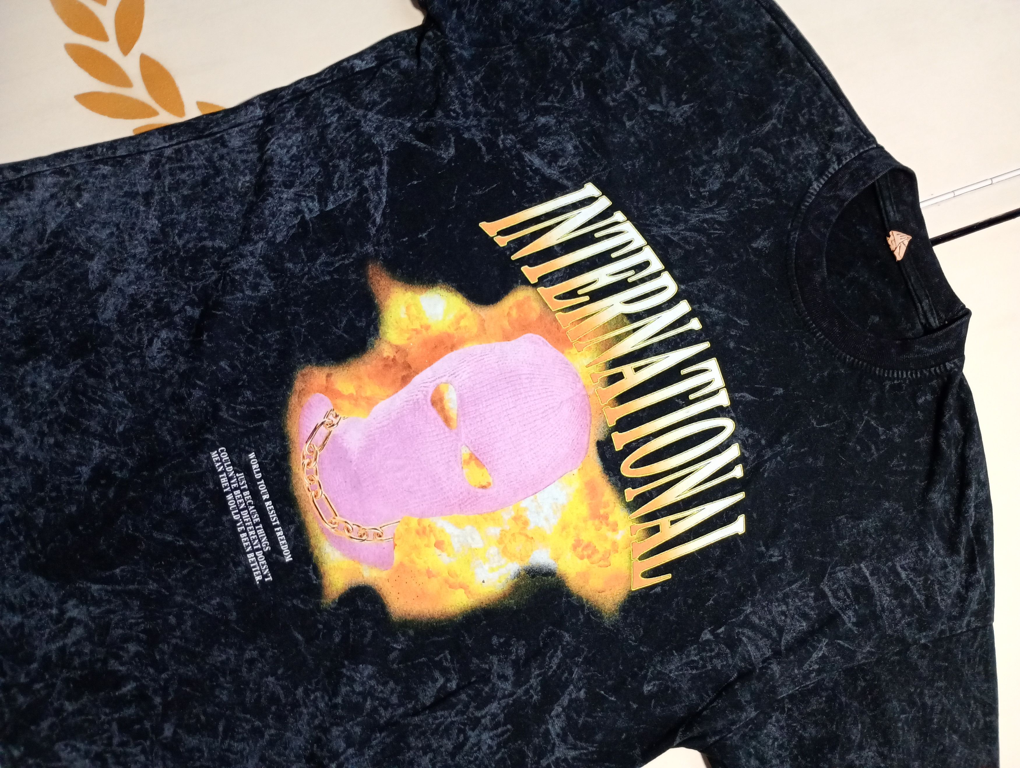 Vintage International World Tour Resist Freedom T-Shirt Size US L / EU 52-54 / 3 - 5 Thumbnail