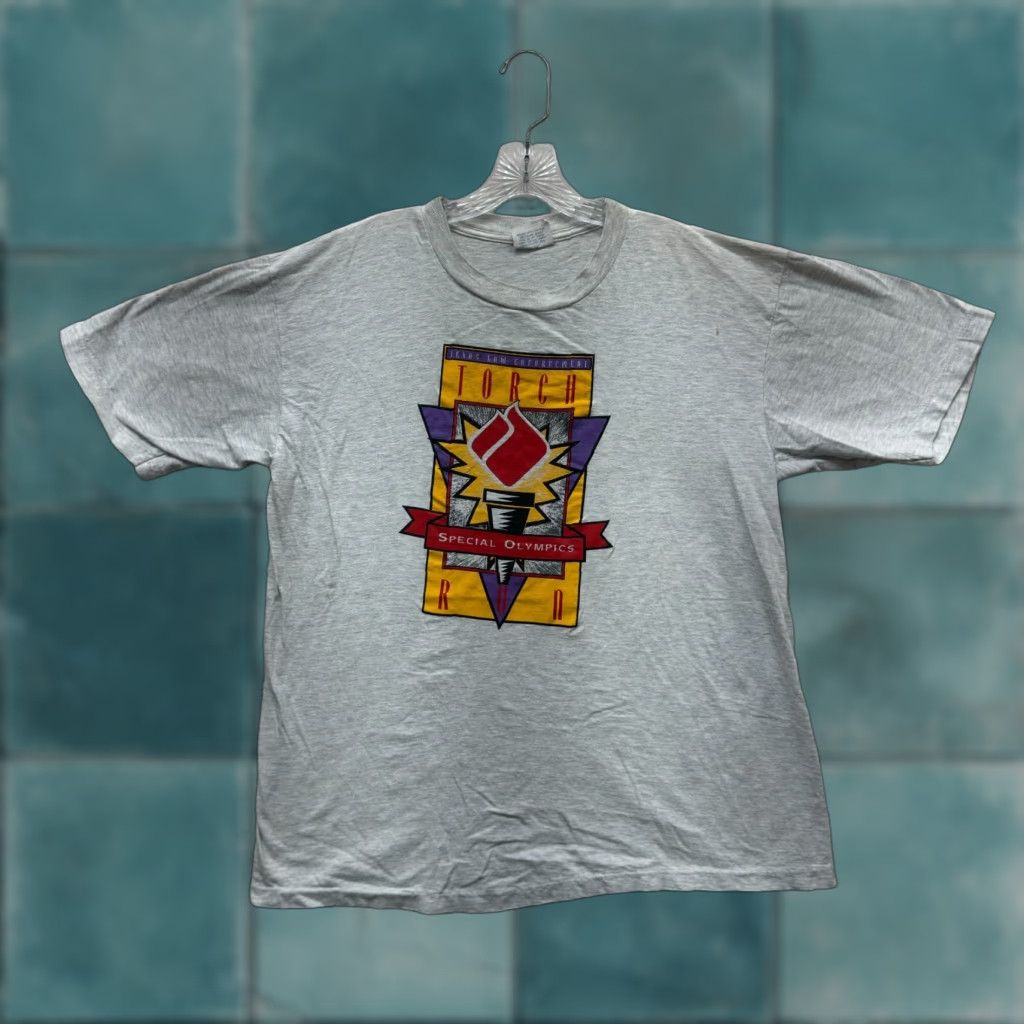 Vintage VINTAGE Special Olympics T-Shirt XL XXL 2XL Grey Crewneck Torch Run Graphic Men Shirt Size US XL / EU 56 / 4 - 1 Thumbnail