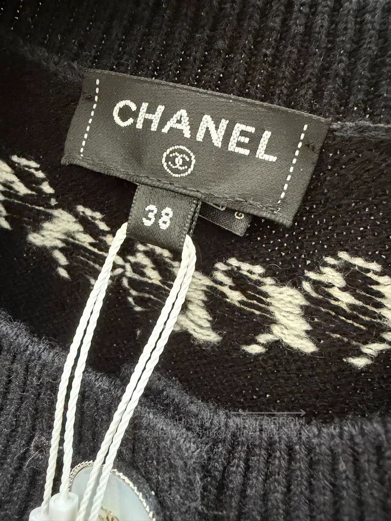 Chanel Chanel Black mother-of-pearl buckle cashmere cardigan coat Size XS / US 0-2 / IT 36-38 - 4 Thumbnail