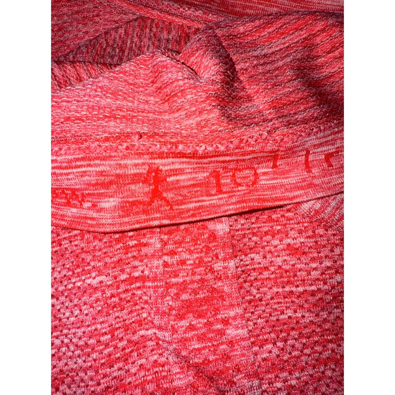 Lululemon Lululemon Pink Stretchy Athletic Shirt T-Shirt Womens Size 10 Regular Pink Athleticwear 2010s? Size L / US 10 / IT 46 - 8 Thumbnail