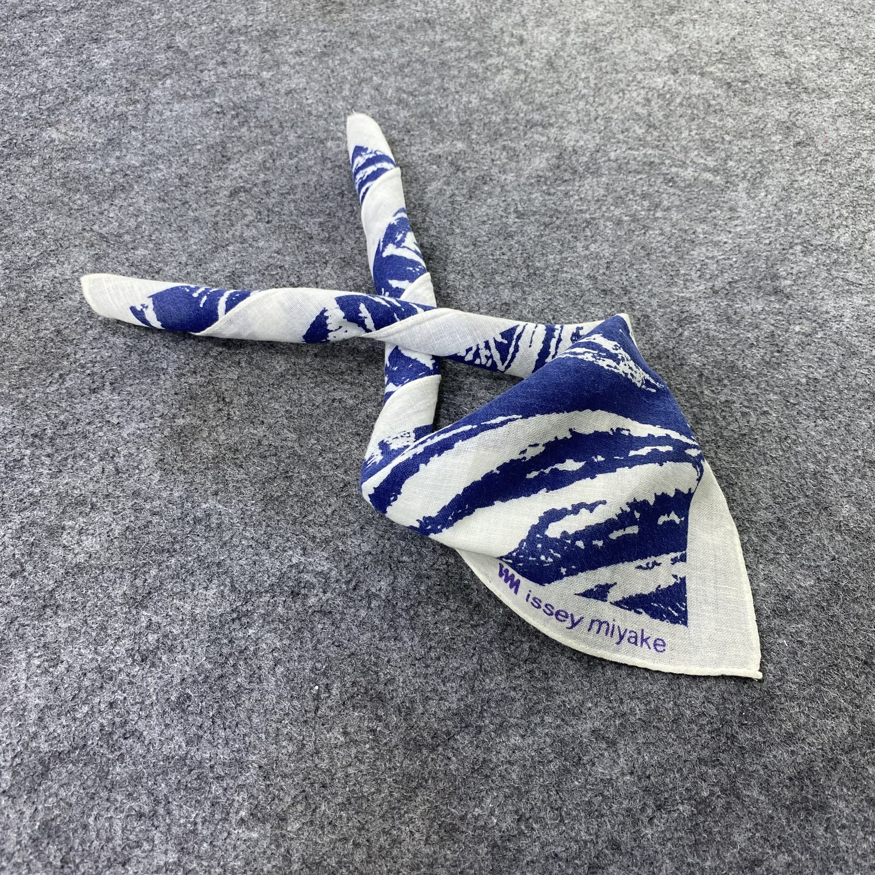 Issey Miyake Handkerchief / Bandana / Neckerchief-B2087