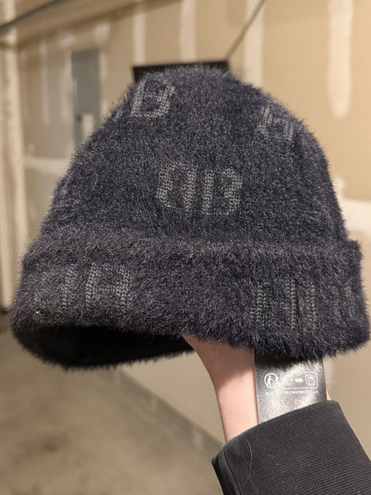 Balenciaga Balenciaga Furry Beanie Size ONE SIZE - 2 Thumbnail