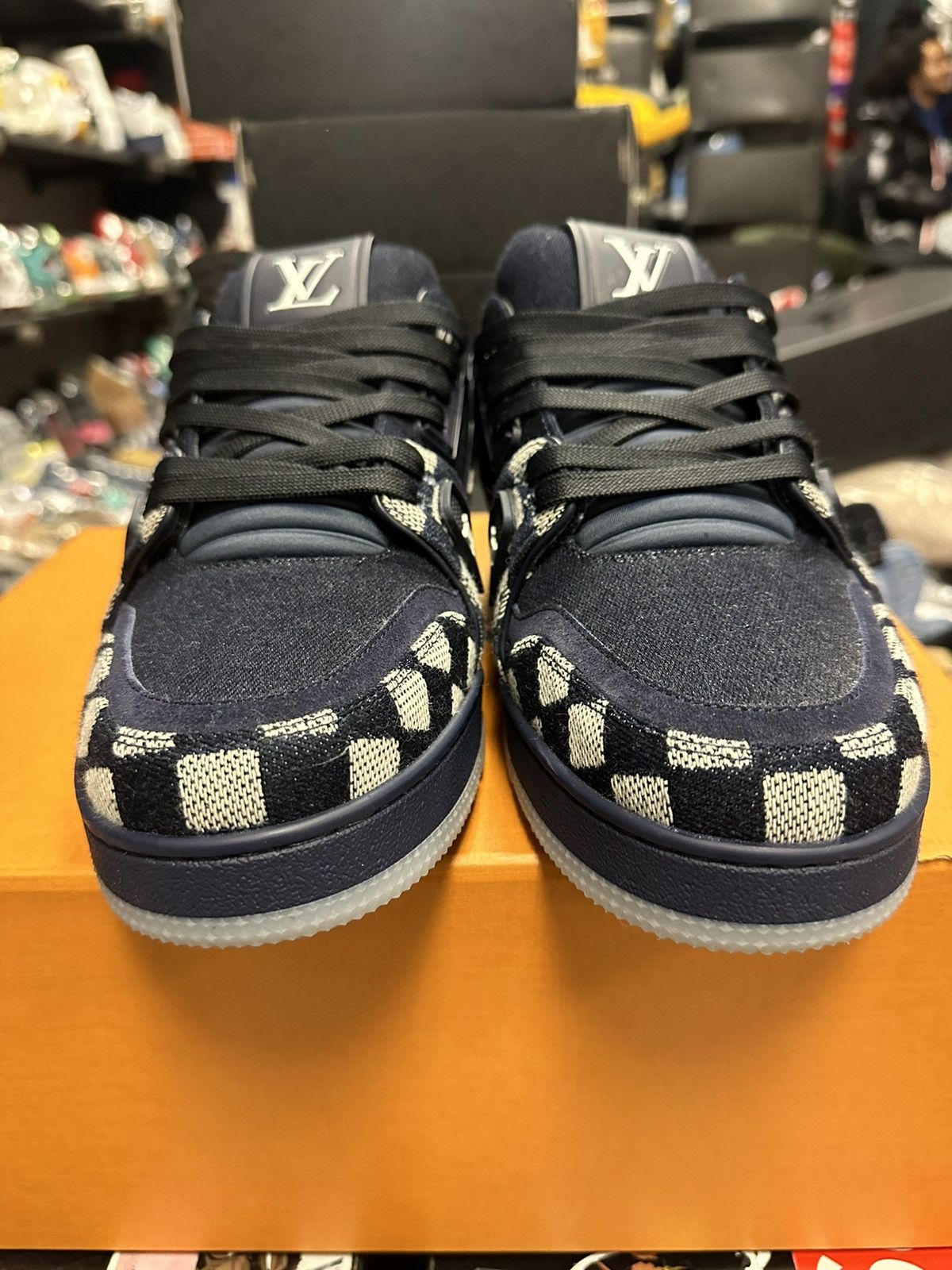 Louis Vuitton Louis vuitton damier pre owned size 8 low trainer navy Size US 8 / EU 41 - 1 Thumbnail