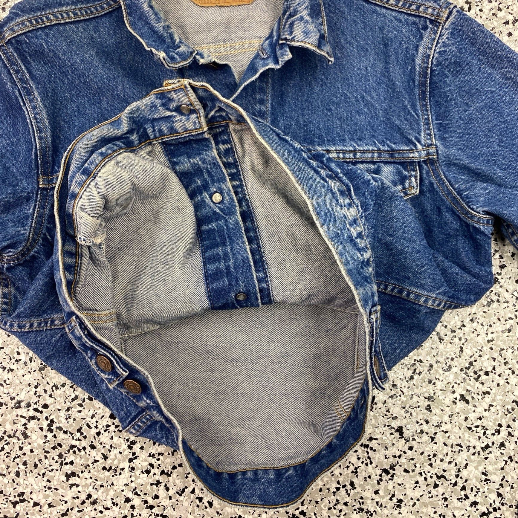 Levi's VINTAGE Levi's Trucker Jacket Mens 42 Blue Distressed 70506-0216 90s Size US XS / EU 42 / 0 - 6 Thumbnail
