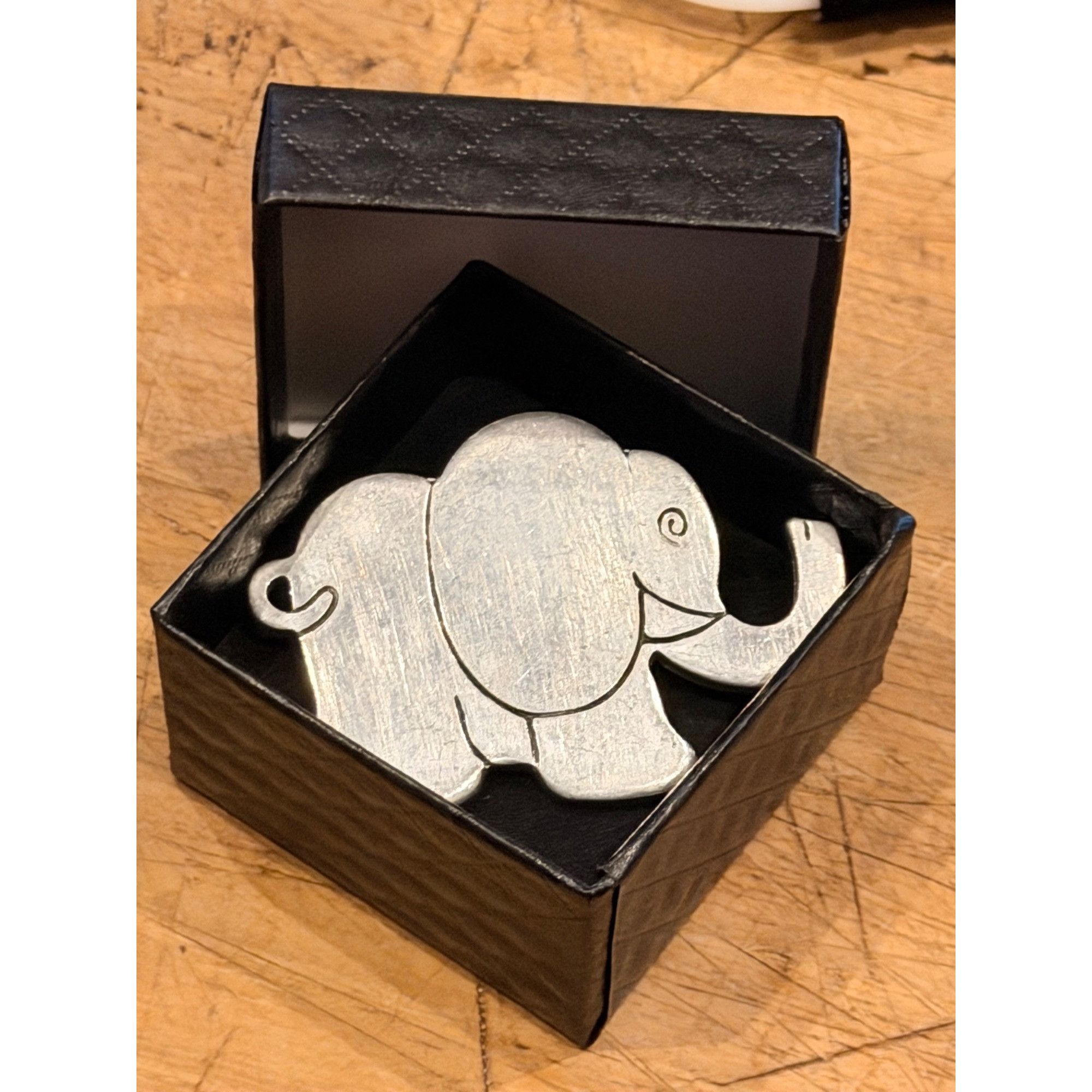 Other Elephant-Shaped Pewter Pin Brooch With Gift Box Size ONE SIZE - 1 Thumbnail