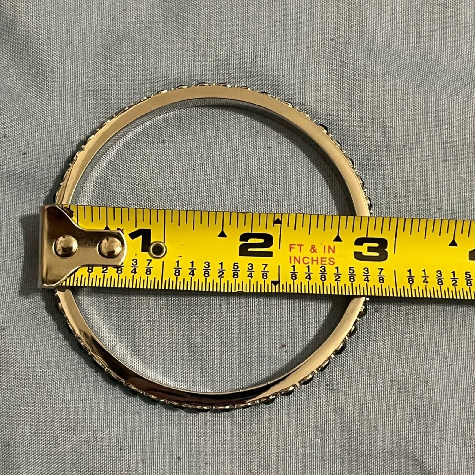 Other NWOT Crystal Emerald Bangle Bracelet Size ONE SIZE - 6 Thumbnail