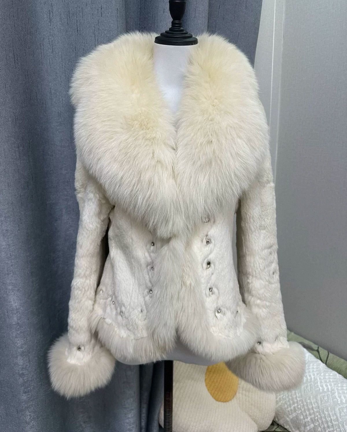 Vintage Vintage Fox & Rabbit Fur Jacket Size M / US 6-8 / IT 42-44 - 1 Thumbnail