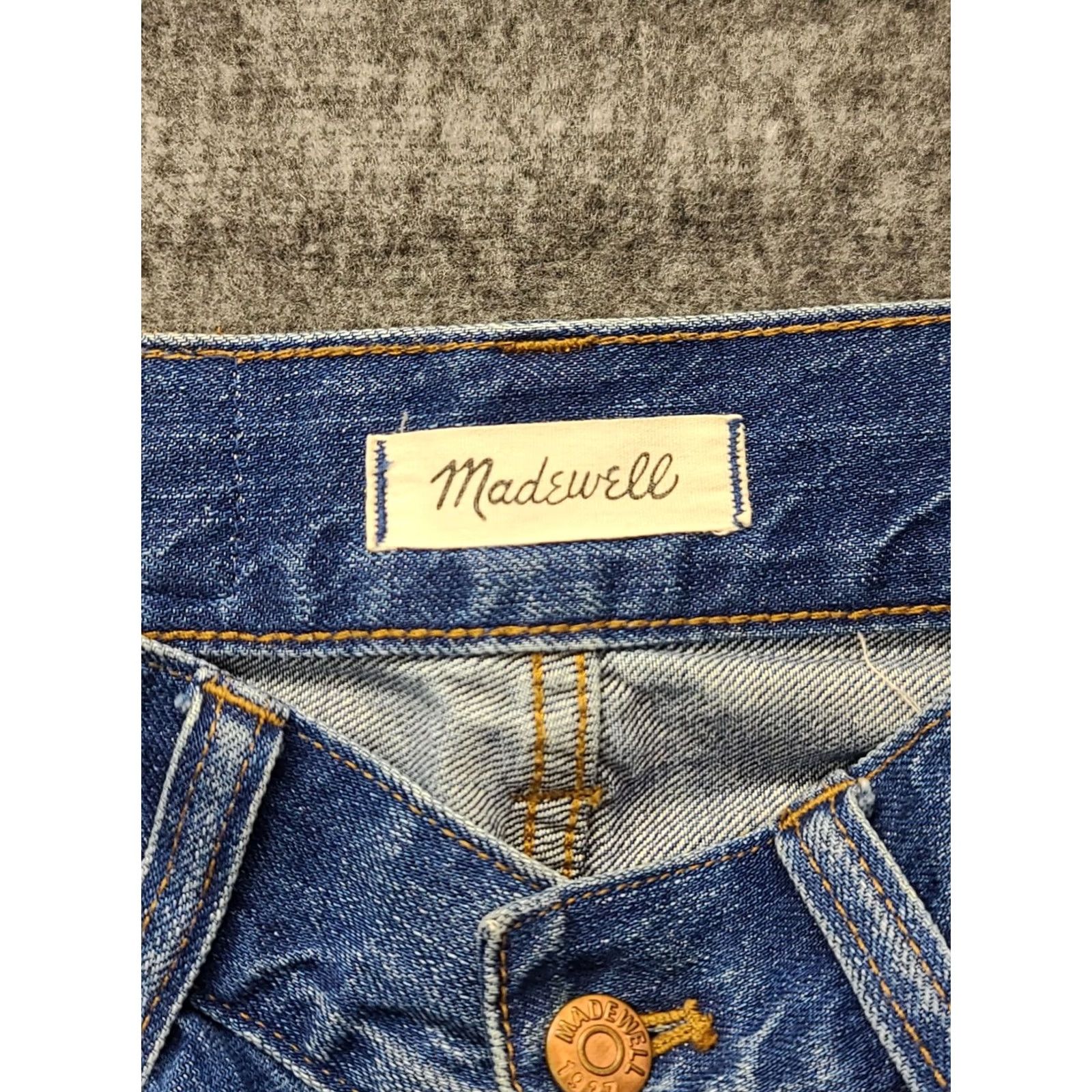 Madewell Madewell Jeans Women 24x28 Regular Fit Straight Leg Medium Wash Denim Cotton Blue 90s Bohemian City Preppy Distressed Stretch Mens Womens Girls Size 42" / US 20 - 2 Thumbnail