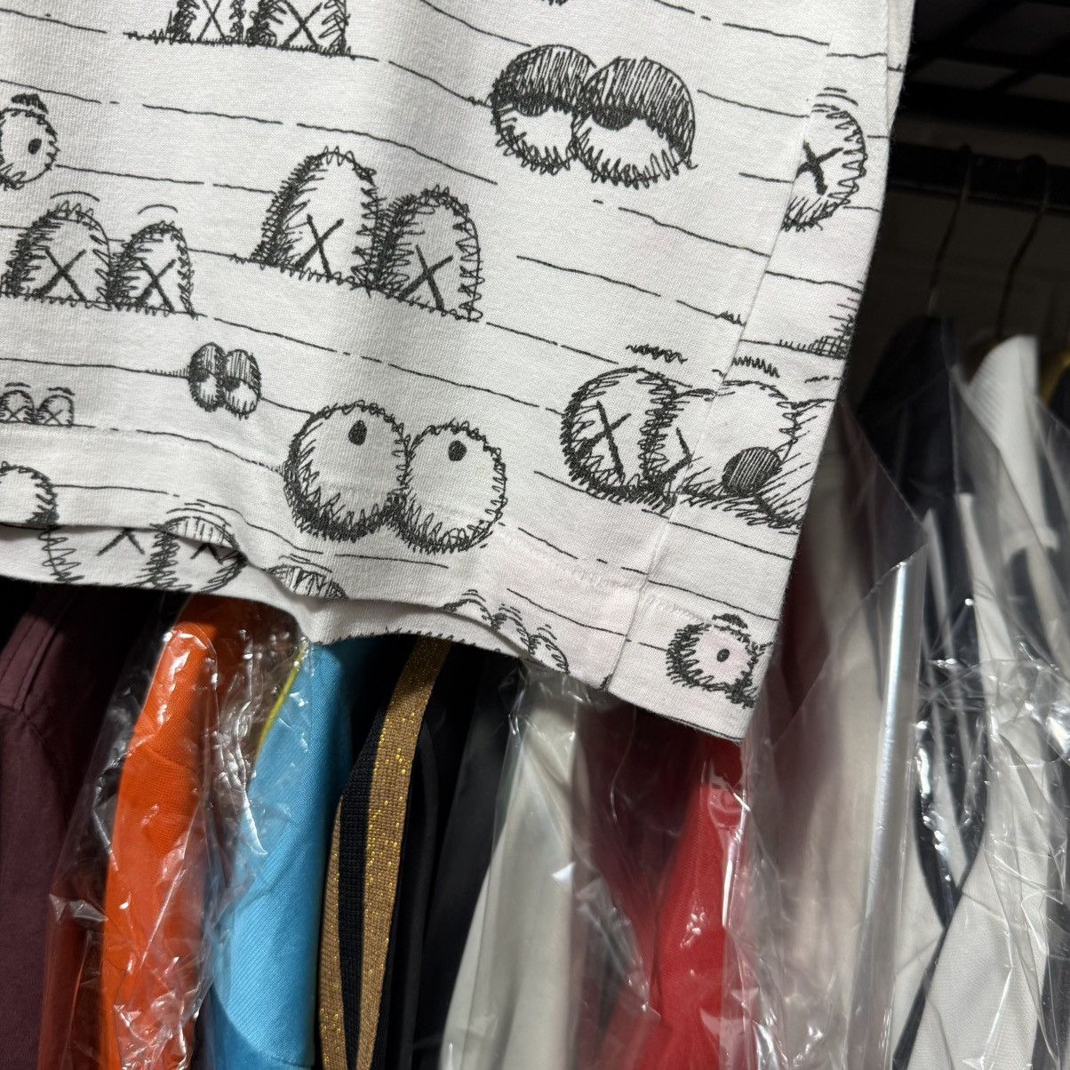 Kaws × Uniqlo Uniqlo x kaws tshirt Size US S / EU 44-46 / 1 - 4 Thumbnail