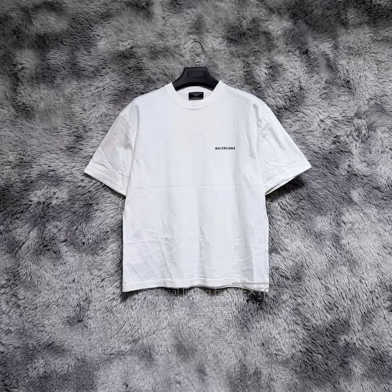 Balenciaga Balenciaga Short-sleeve T-shirt with front and back letter Size US XS / EU 42 / 0 - 1 Thumbnail