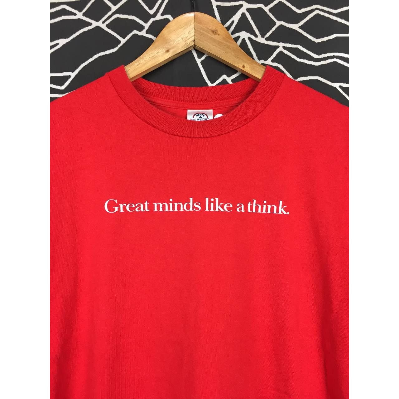 Vintage Vtg Y2K The Economist Magazine Great Minds Like A Think Tee Size US L / EU 52-54 / 3 - 3 Thumbnail