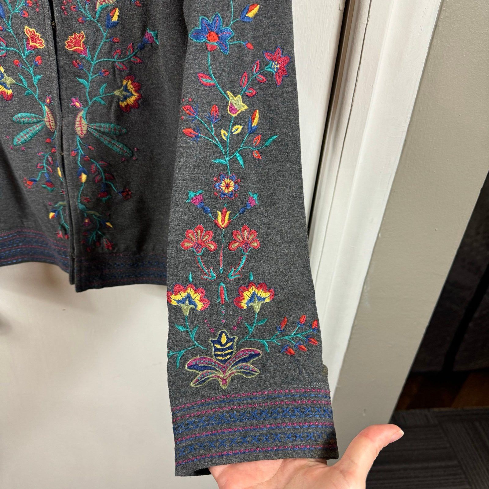 Johnny Was Johnny Was gray floral embroidered cardigan hook closure. Size M / US 6-8 / IT 42-44 - 4 Thumbnail