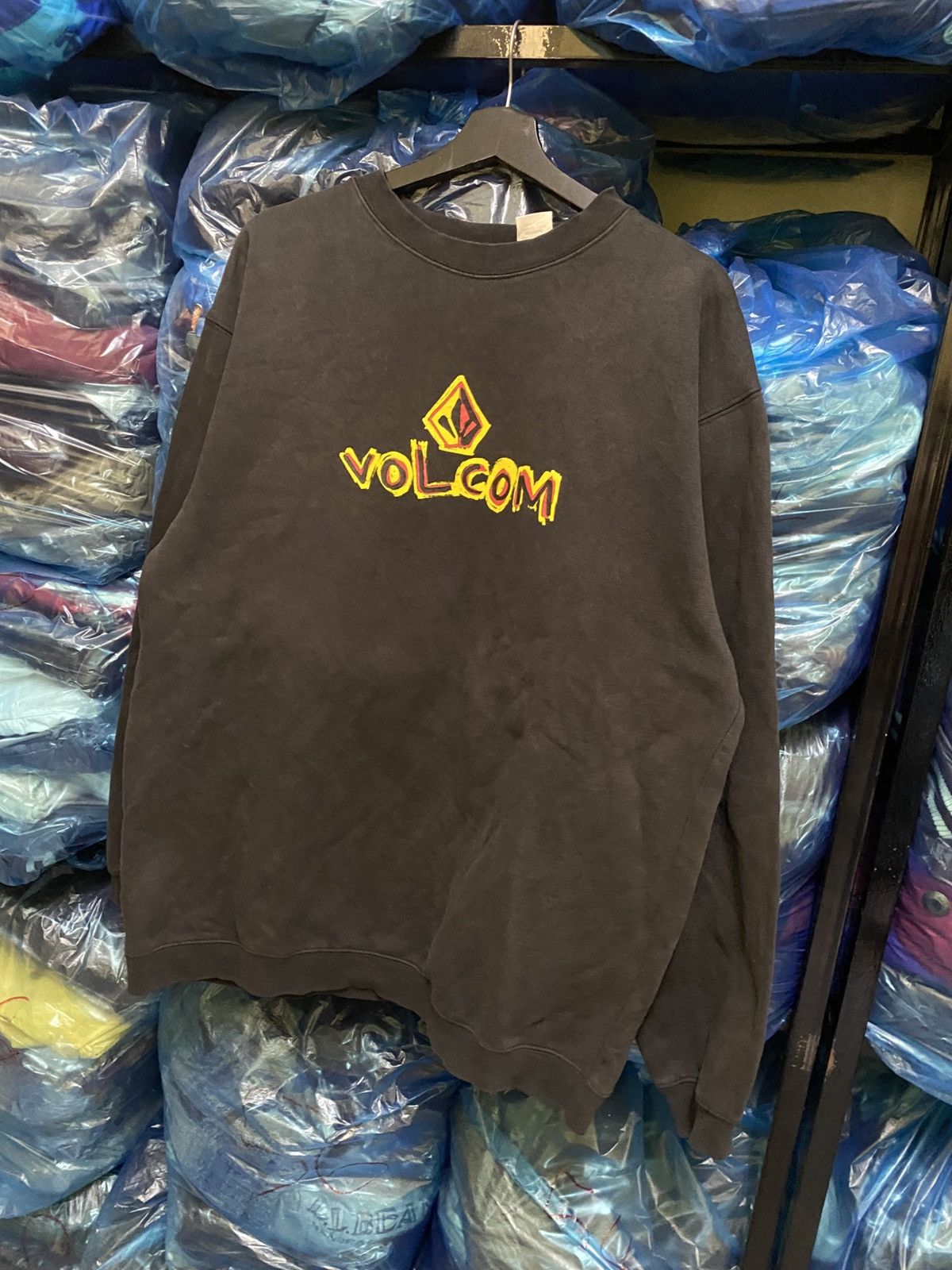 Volcom Volcom Stone Vintage Sweatshirt USA Made 90s Black Pullover Size US L / EU 52-54 / 3 - 3 Thumbnail