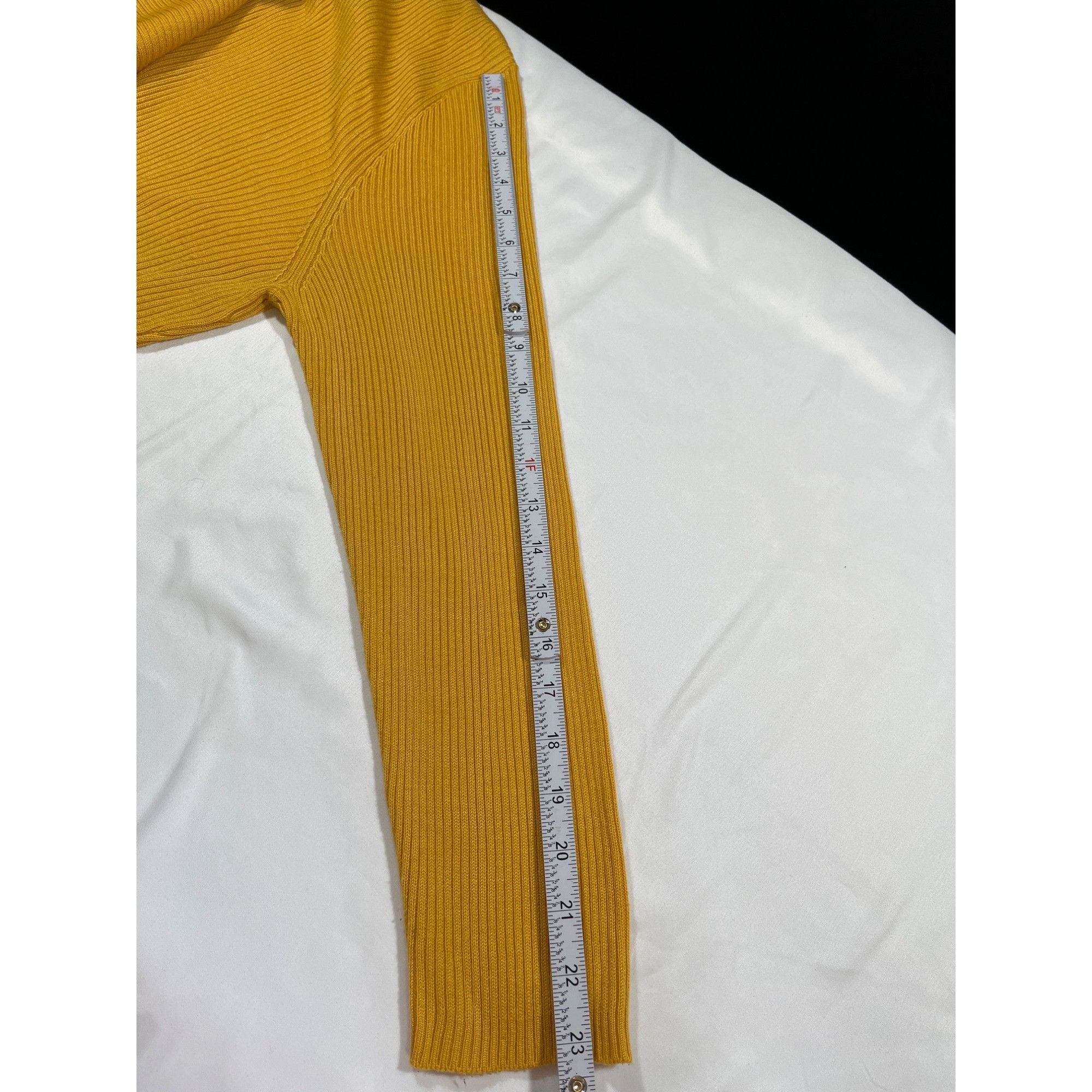 Croft & Barrow Croft & Barrow SKU 7731 Vintage Mustard Yellow Ribbed Knit T Size XL / US 12-14 / IT 48-50 - 7 Thumbnail