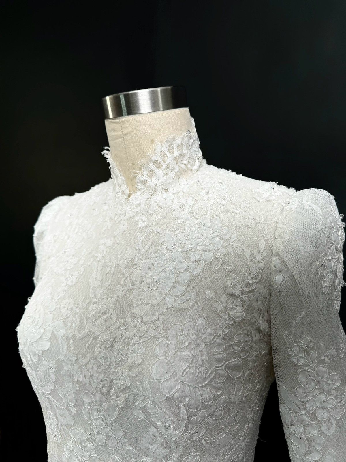 Other Preloved US 2 Anna Augusta French Corded Lace Bridal Gown Size XS / US 0-2 / IT 36-38 - 4 Thumbnail