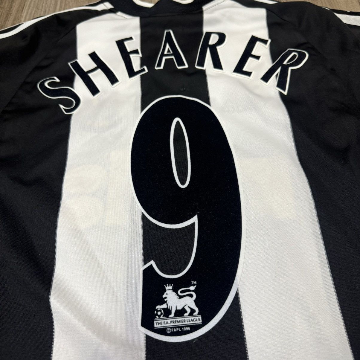 Adidas Newcastle 01/03 home shirt #9 Shearer Size US S / EU 44-46 / 1 - 4 Thumbnail
