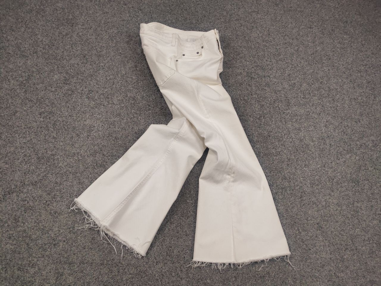 Acne Studios Acne Studios Mello Optic Flared Jeans Vintage White Wash Size 26" / US 2 / IT 38 - 2 Thumbnail