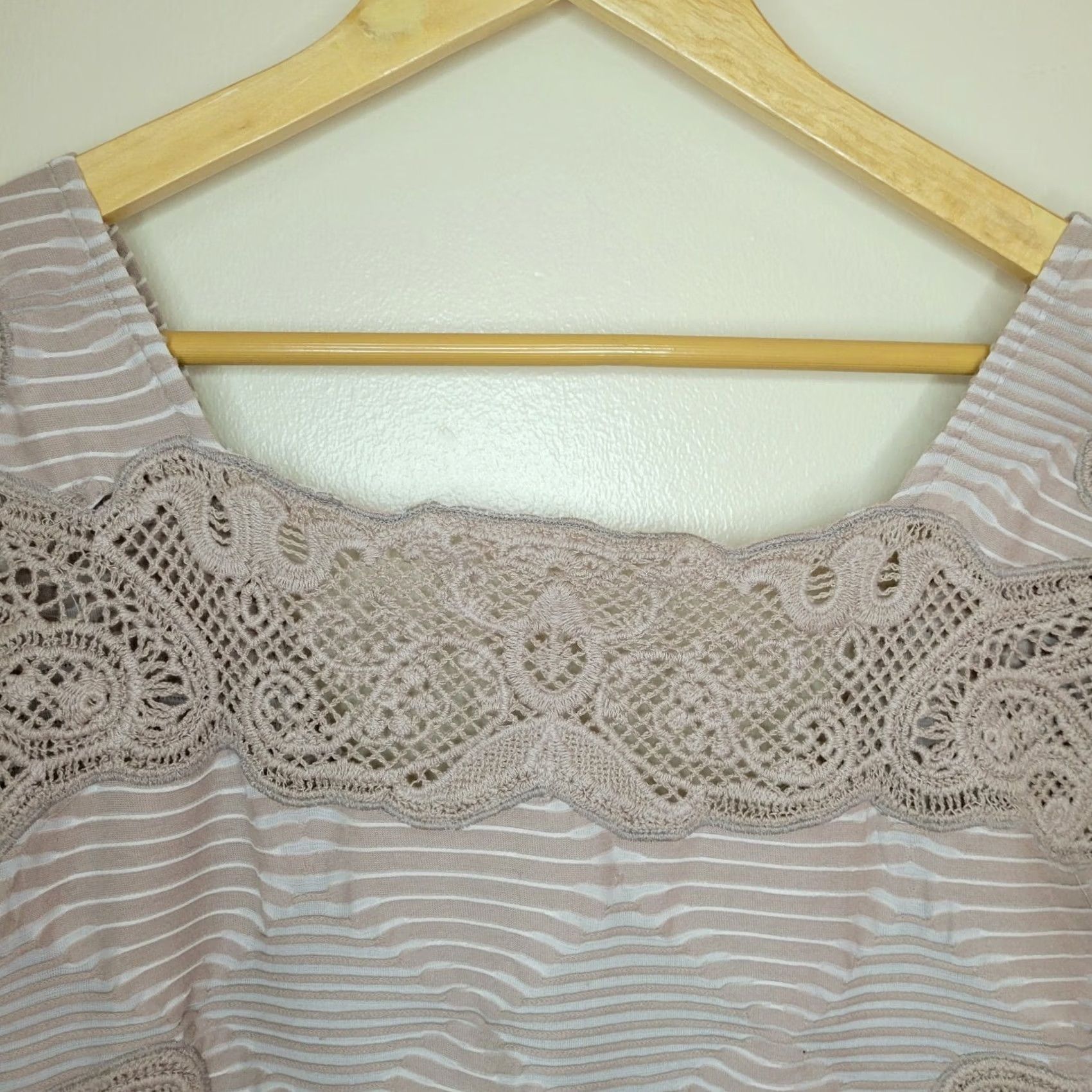 Free People Free People Dress Womens Size Medium Beige Lace Crochet Fitted Bohemian Knit Short Sleeve Square Neck Shirt? Size M / US 6-8 / IT 42-44 - 5 Thumbnail