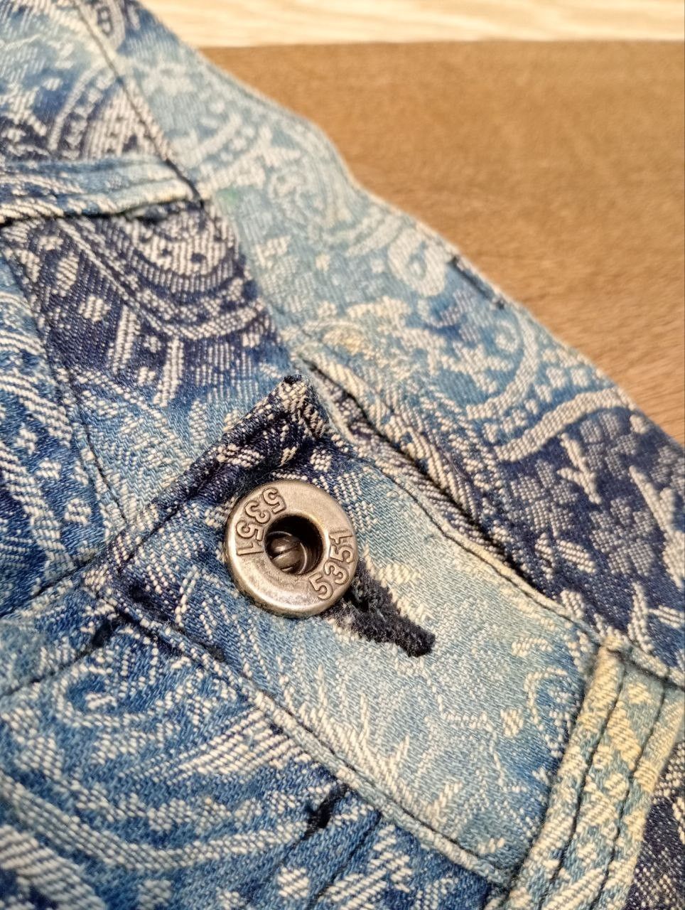5351 POUR LES HOMMES 5351 POUR LES HOMMES JAPAN BLUE PAISLEY FLARED DENIM PANTS Size US 31 - 6 Thumbnail