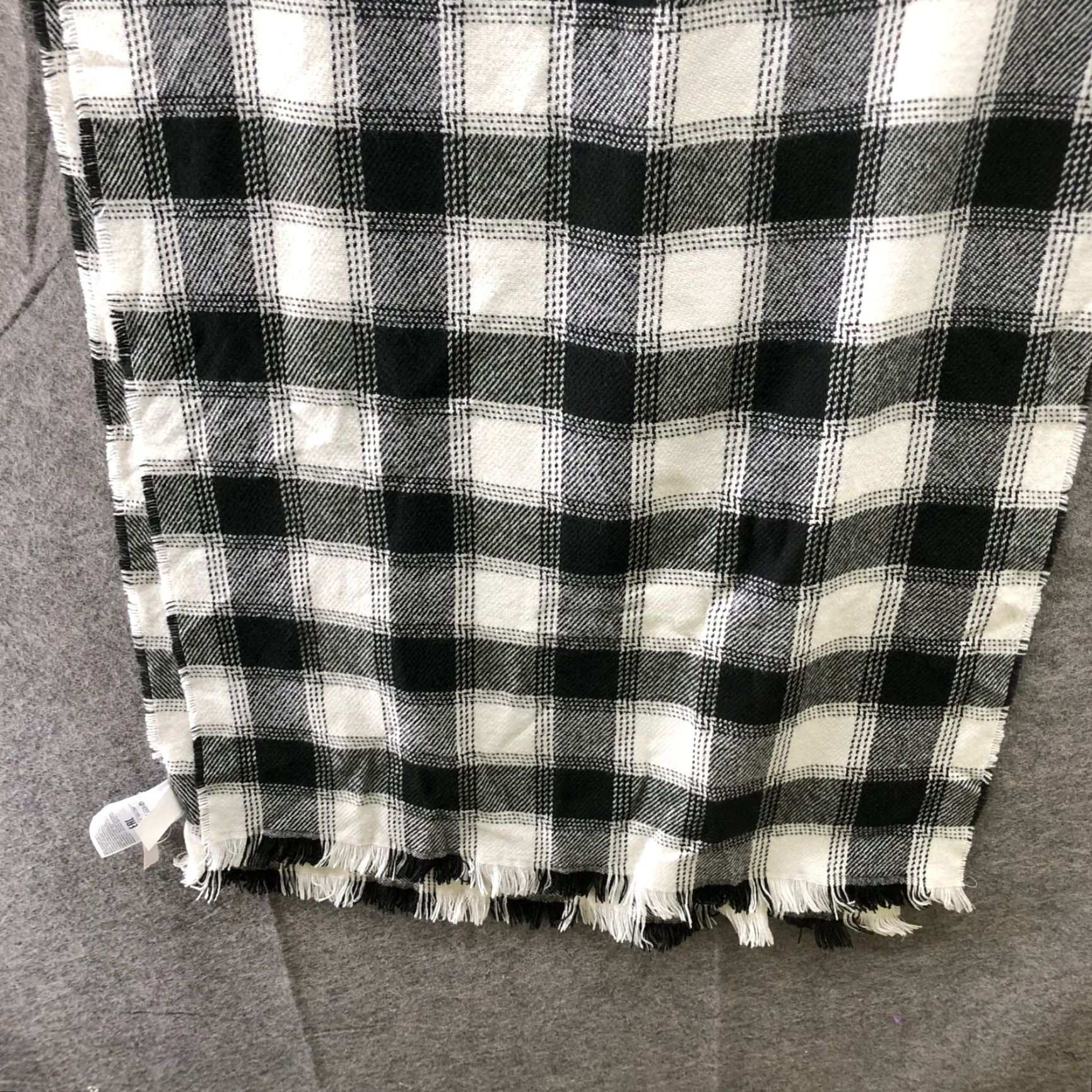 Gap NWT Gap Fringe Plaid Scarf One Size Black White Rectangle Winter Unisex Size ONE SIZE - 5 Thumbnail