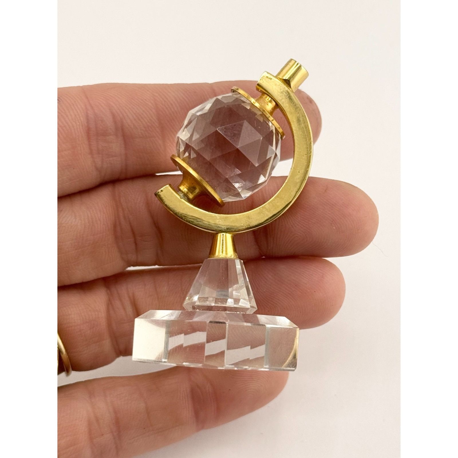 Vintage Vintage faceted crystal spinning globe figurine Size ONE SIZE - 4 Thumbnail