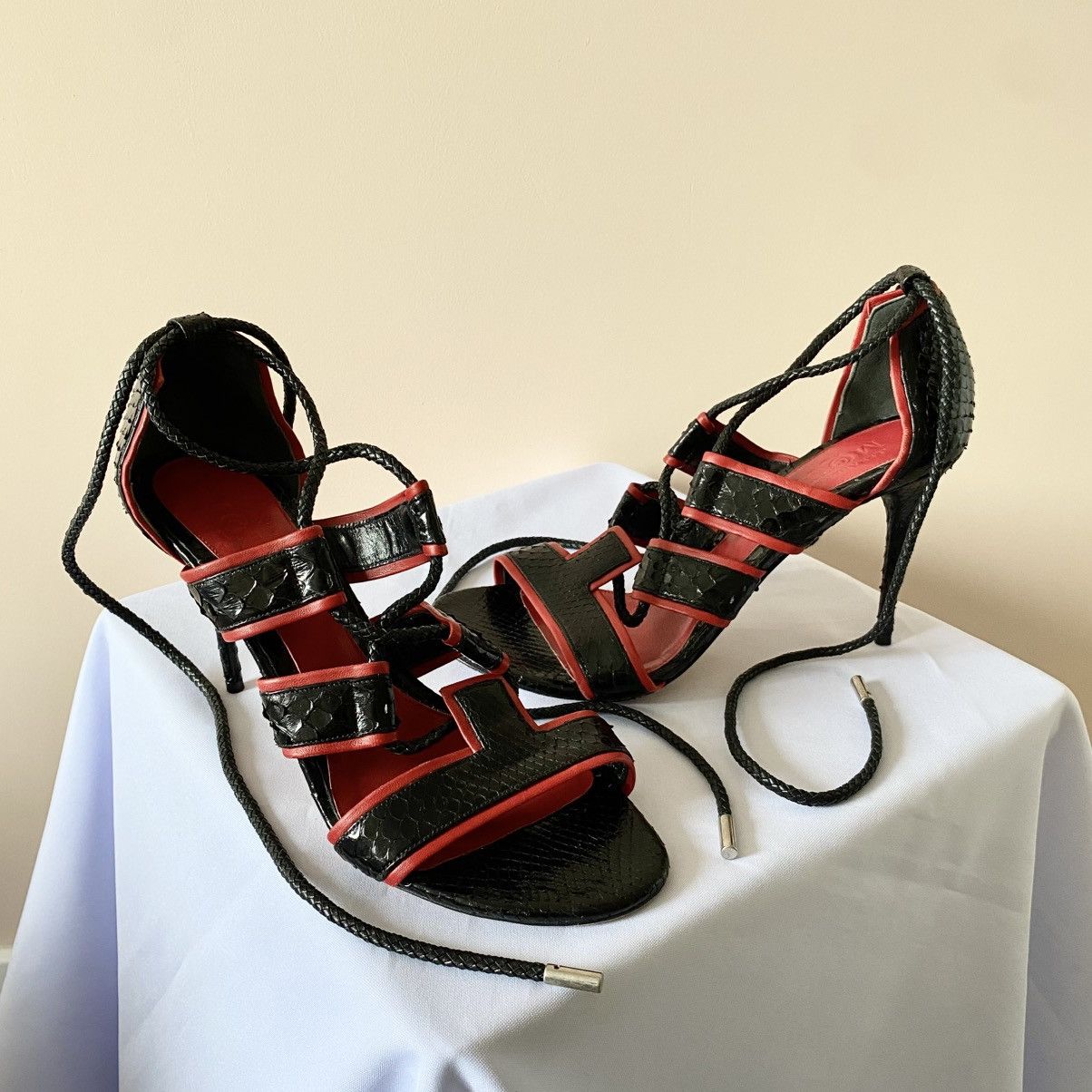 Alexander McQueen Alexander McQueen Python Black/Red Lace Up Heels Sandals Y2K Size US 10 / IT 40 - 2 Thumbnail