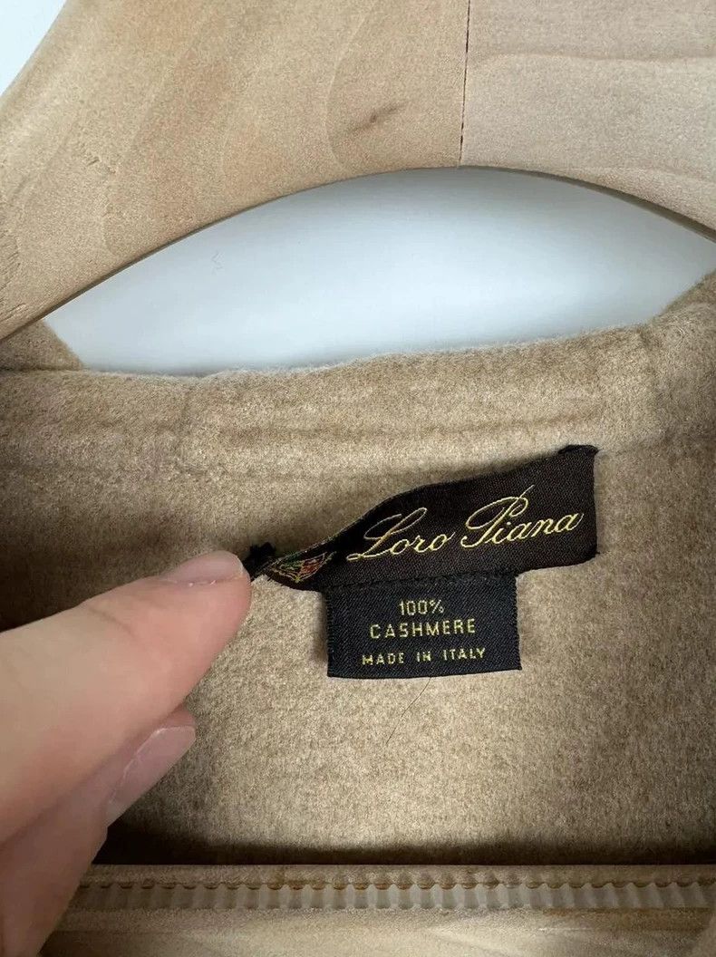 Loro Piana LORO PIANA She's wearing a cashmere cardigan Size S / US 4 / IT 40 - 5 Thumbnail