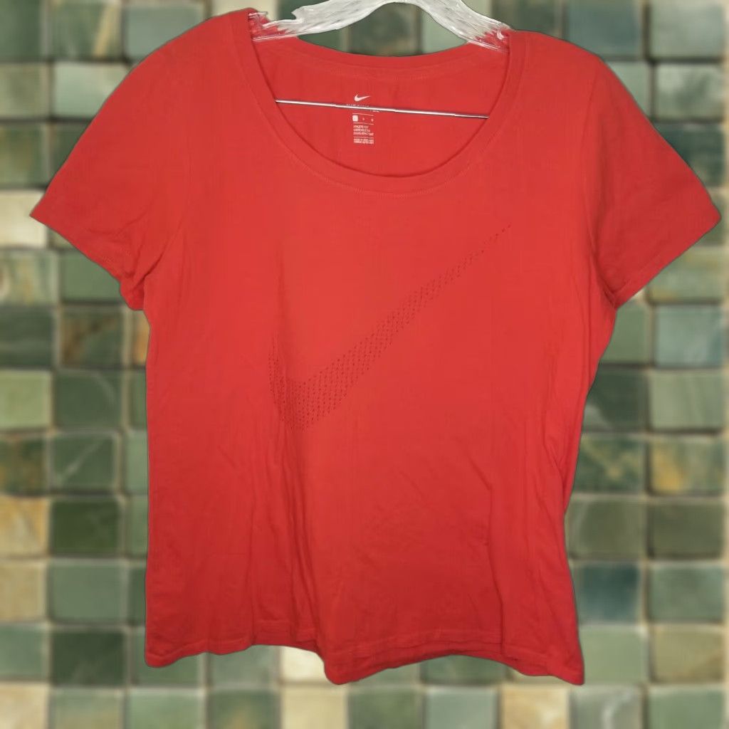 Nike Nike T-Shirt Womens Orange Short Sleeve Large Mens is incorrect, it should be Womens at the end: Nike T-Shirt Orange Short Sleeve Large Womens Size L / US 10 / IT 46 - 1 Thumbnail