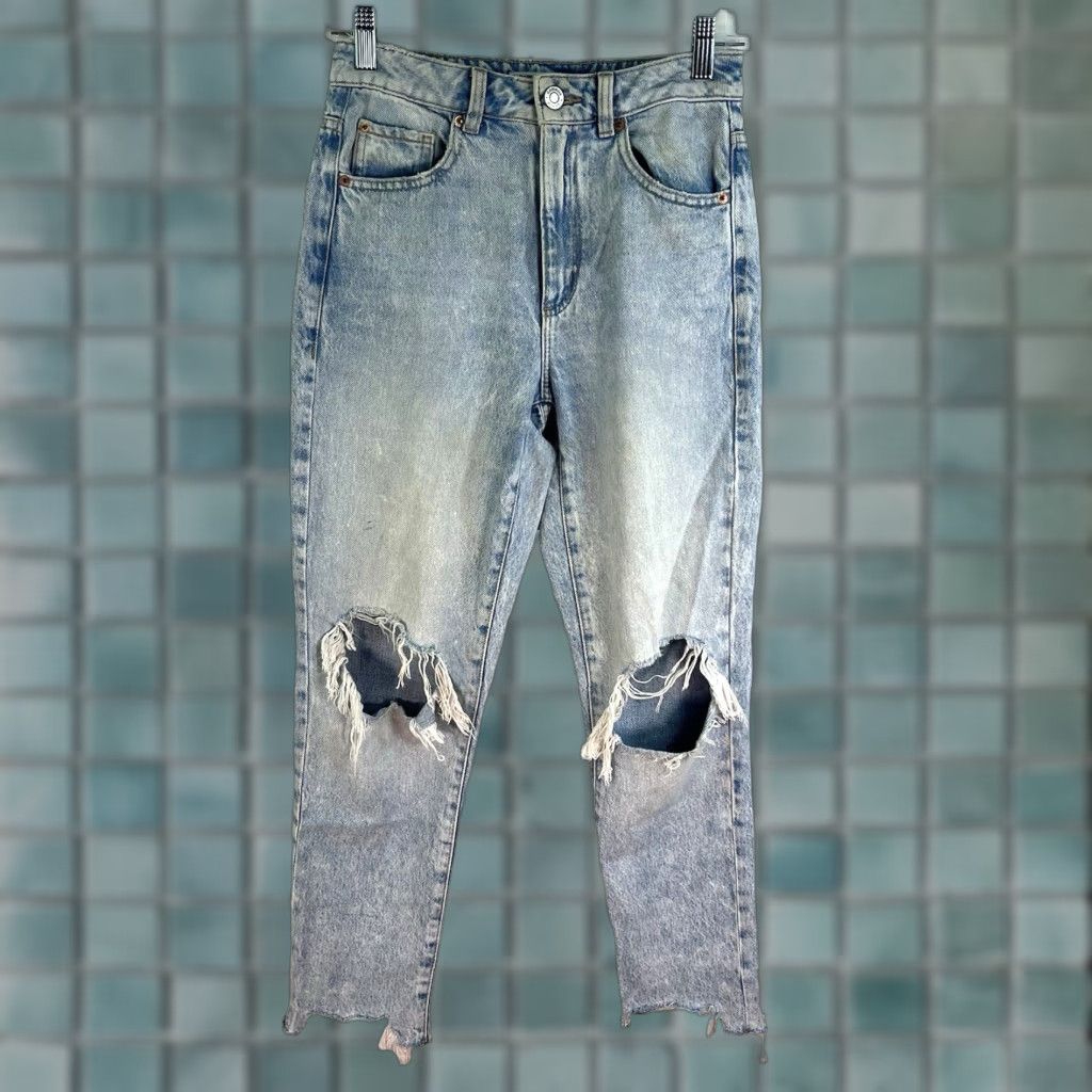 Vintage Garbage Denim Distressed Mom Jeans Women’s Size 1 Blue 27X28 Regular Rise Mid 8.5-10.5 in Zip Closure 5-Pocket Denim Pants Women Size 25" / US 0 / IT 36 - 1 Thumbnail