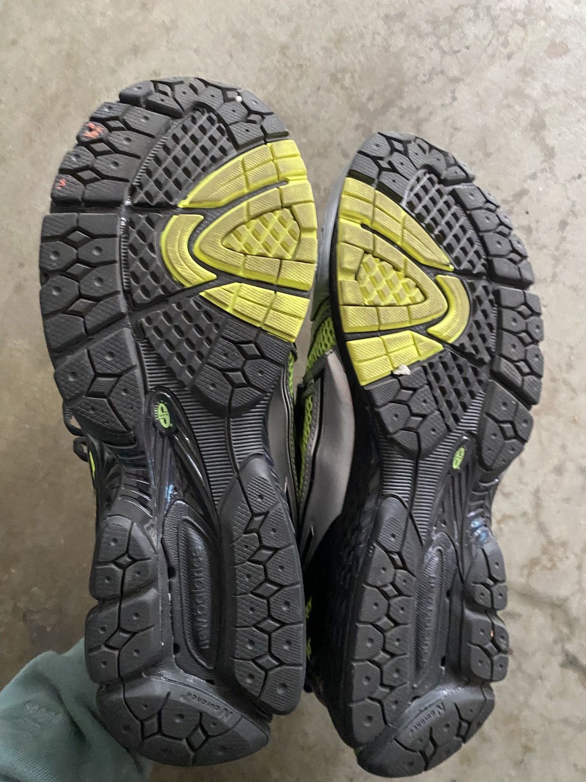 New Balance New Balance 1906R Volt Black Size US 11.5 / EU 44-45 - 6 Thumbnail