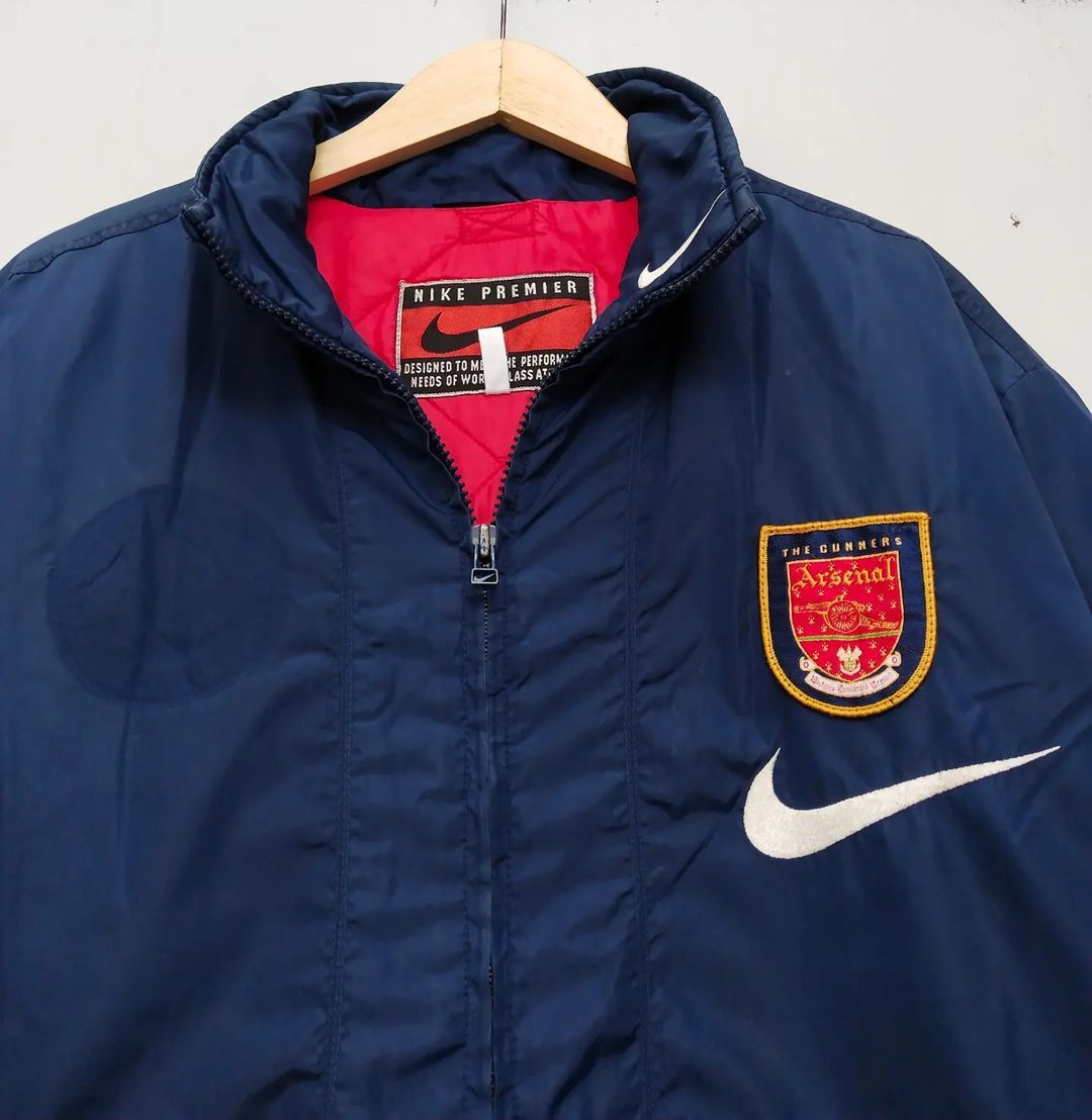 Nike × Vintage Vintage 90s Nike Premier Arsenal FC Bench Jacket Coat Puffer Size US L / EU 52-54 / 3 - 3 Thumbnail