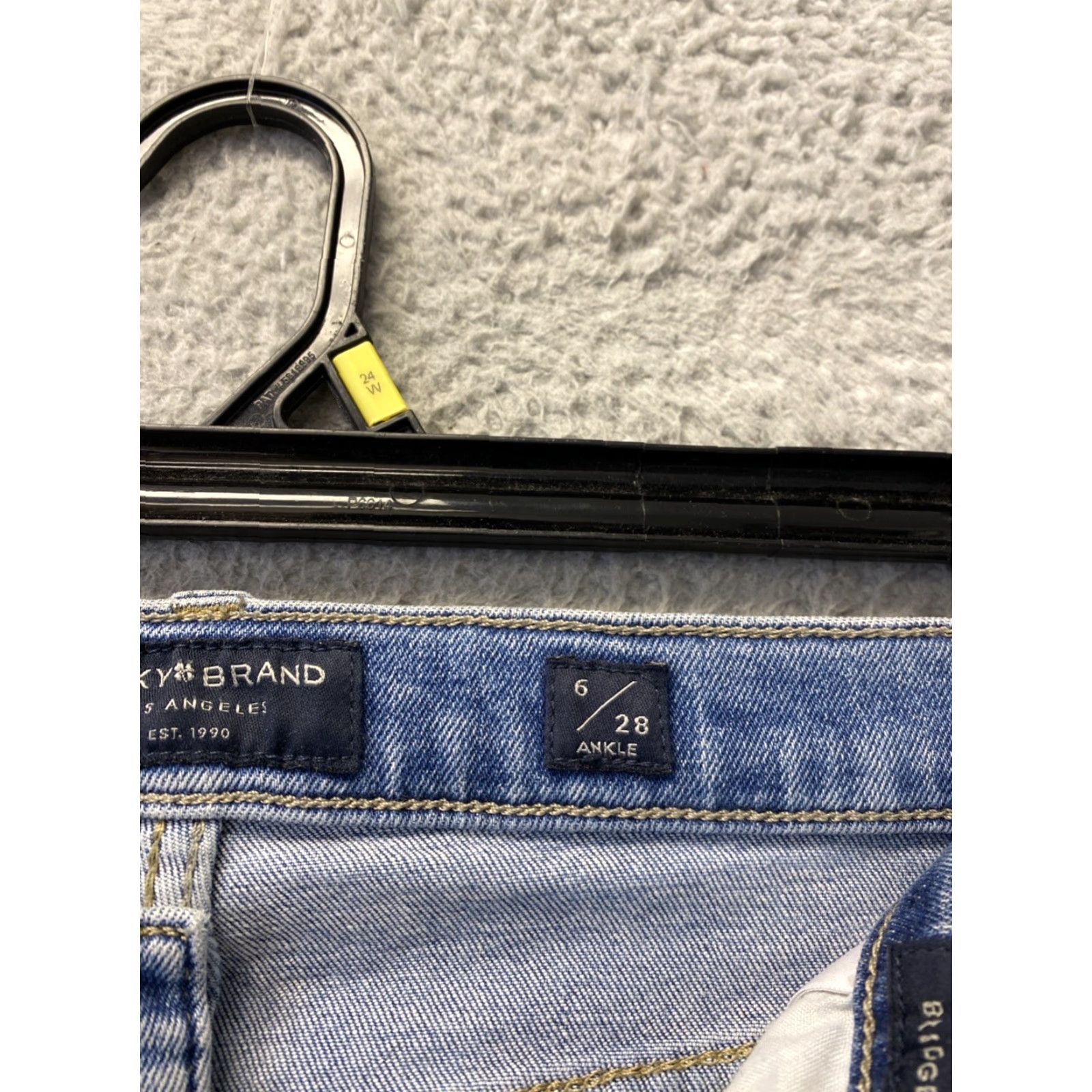 Lucky Brand Lucky Brand Jeans Womens Size 6 Blue Denim Low Rise Boyfriend Fit Logo 90s Fashion Size 28" / US 6 / IT 42 - 4 Thumbnail