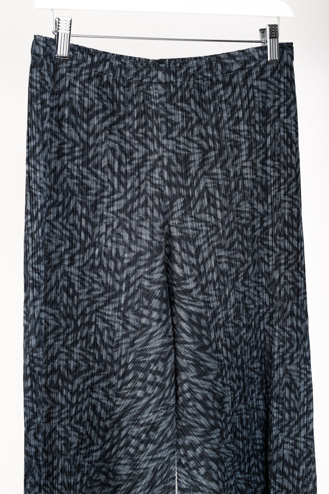 Issey Miyake × Pleats Please Issey Miyake Issey Miyake Pleats Please Grey Printed Belbottom Pants Size 27" / US 4 / IT 40 - 3 Thumbnail