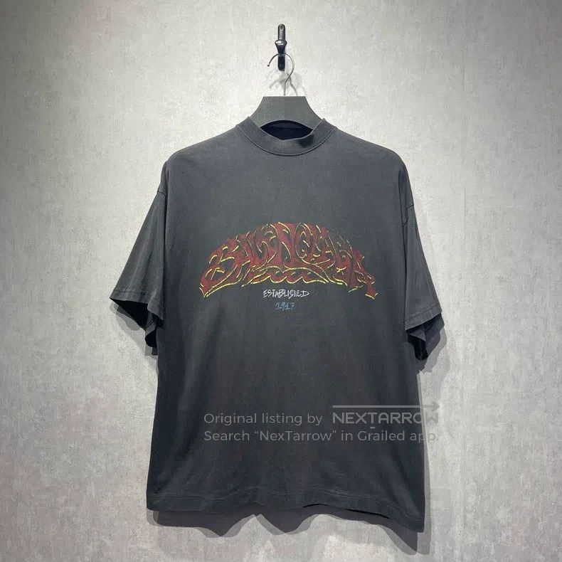 Balenciaga Balenciaga Distressed Print Logo Short Sleeve Size US M / EU 48-50 / 2 - 1 Thumbnail