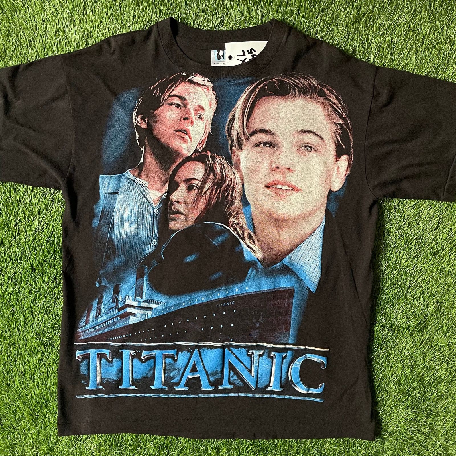Vintage Titanic Jack & Rose All Over Tee Size US XL / EU 56 / 4 - 1 Thumbnail