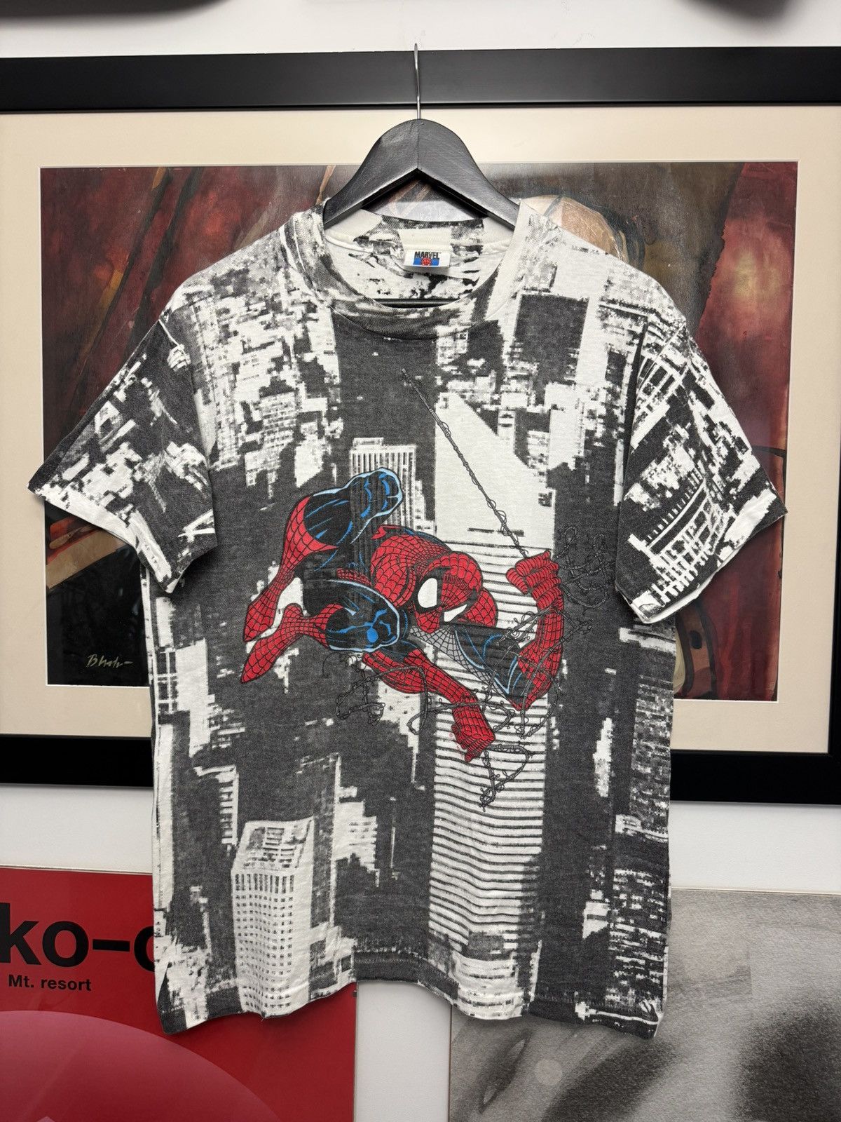 Vintage 90s Spider-Man Marvel Comics Tee Apartment Block AOP display picture 1