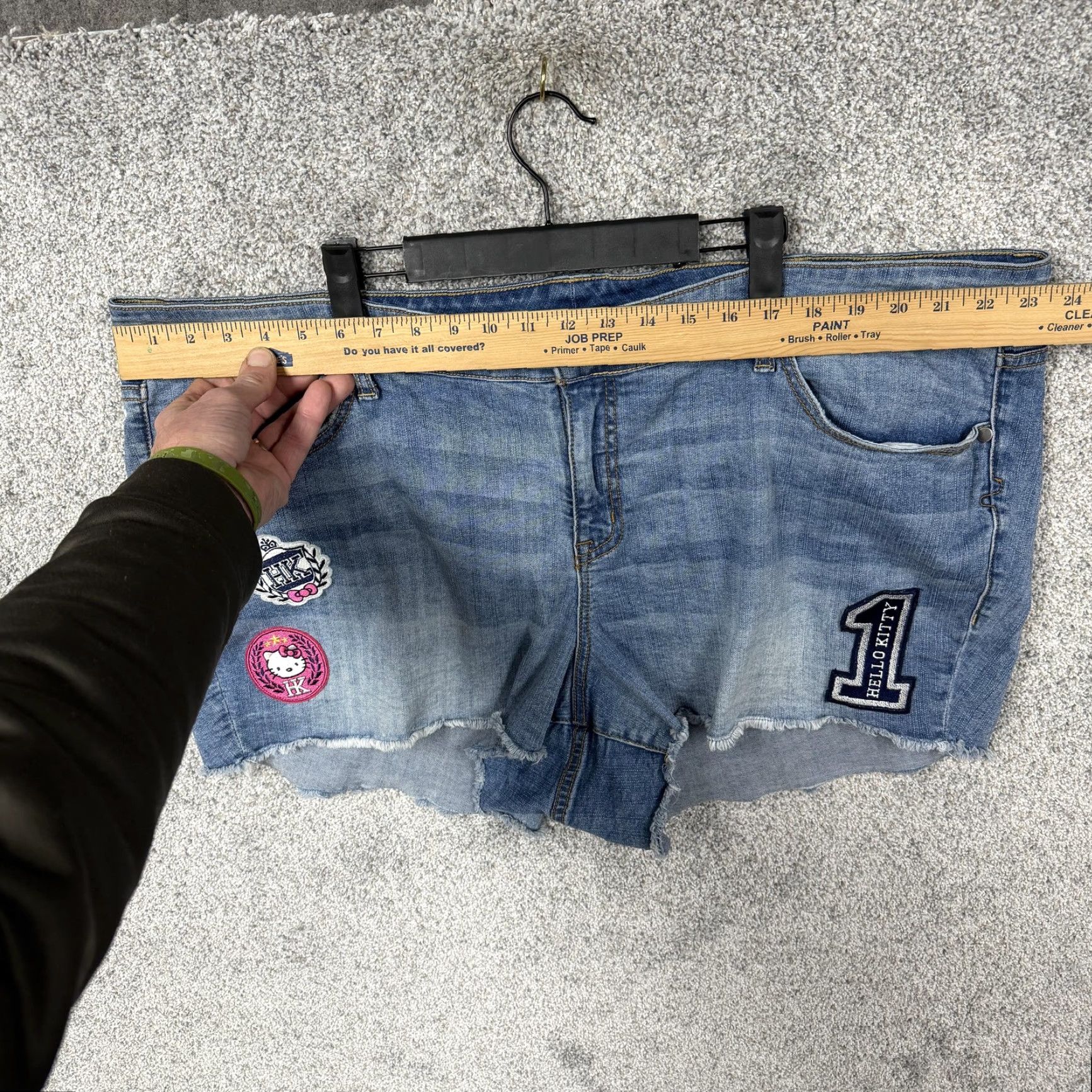 Vintage VINTAGE Hello Kitty Shorts 24 Plus 47x4 Denim Cut-Off Patches Y2K Grunge Playful Upcycled Size 42" / US 20 - 2 Thumbnail
