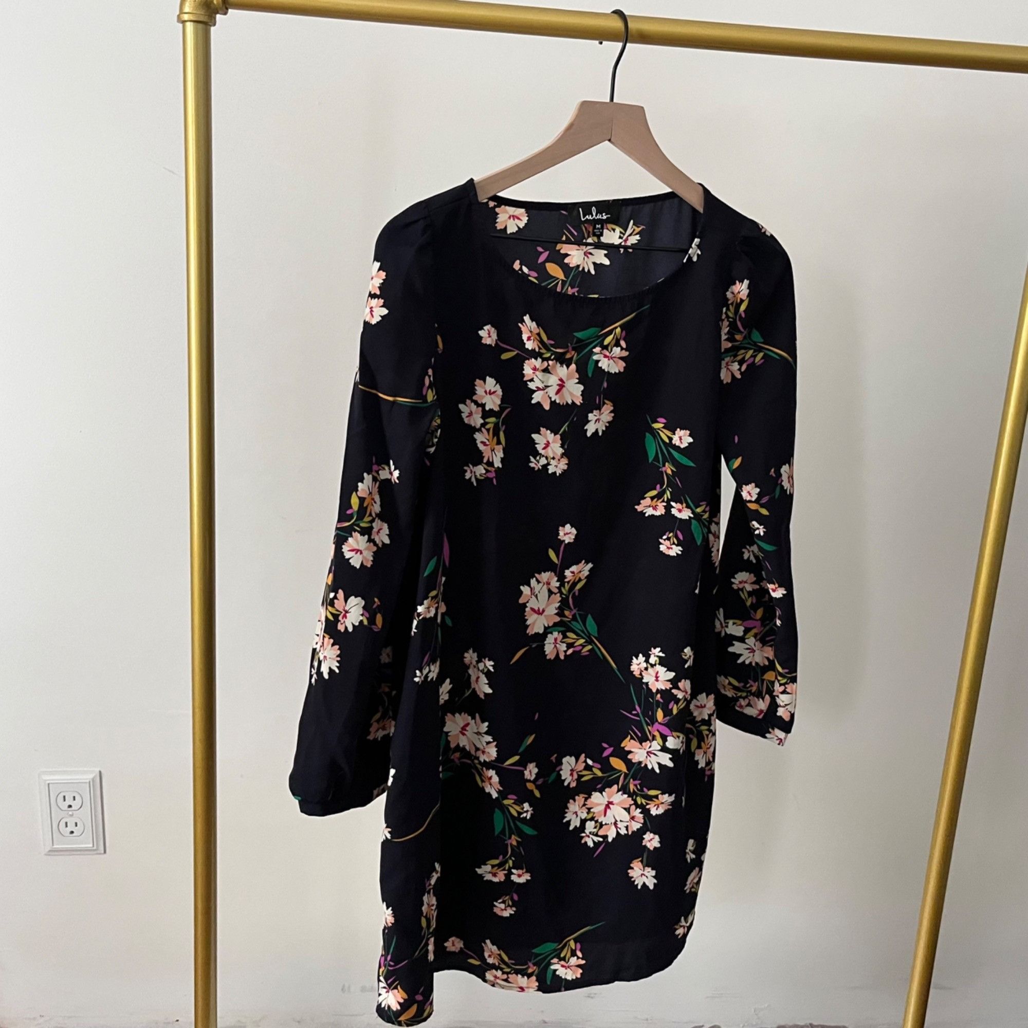 Lulus Lulus Black Floral Long Sleeve Shift Dress Womens M Size L / US 10 / IT 46 - 1 Thumbnail