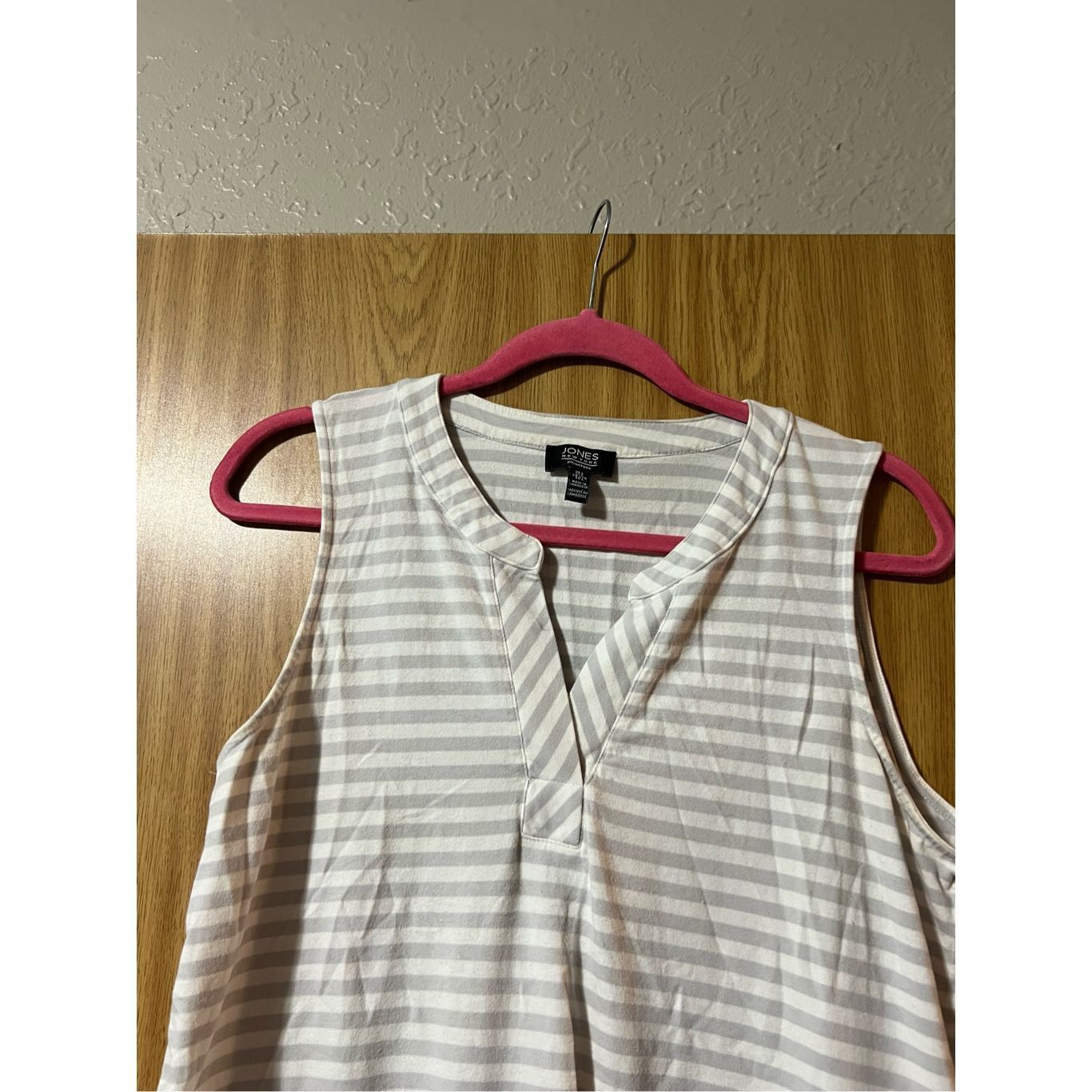 Jones New York Jones New York Signature White & Grey Striped V-Neck Tank To Size L / US 10 / IT 46 - 6 Thumbnail