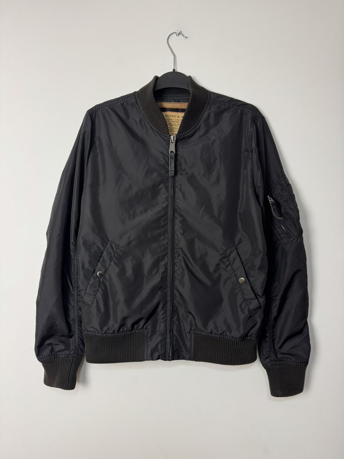 Alpha Industries Alpha Industries black bomber jacket avant Garde Japanese Size US M / EU 48-50 / 2 - 1 Thumbnail