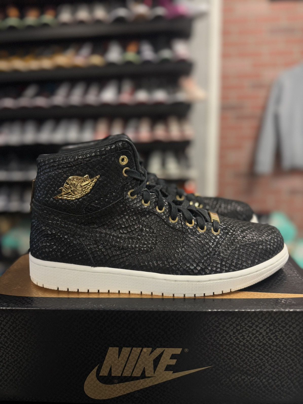 Jordan Brand × Nike Size 12- AIR JORDAN 1 RETRO PINNACLE 2015 RARE Size US 12 / EU 45 - 3 Thumbnail