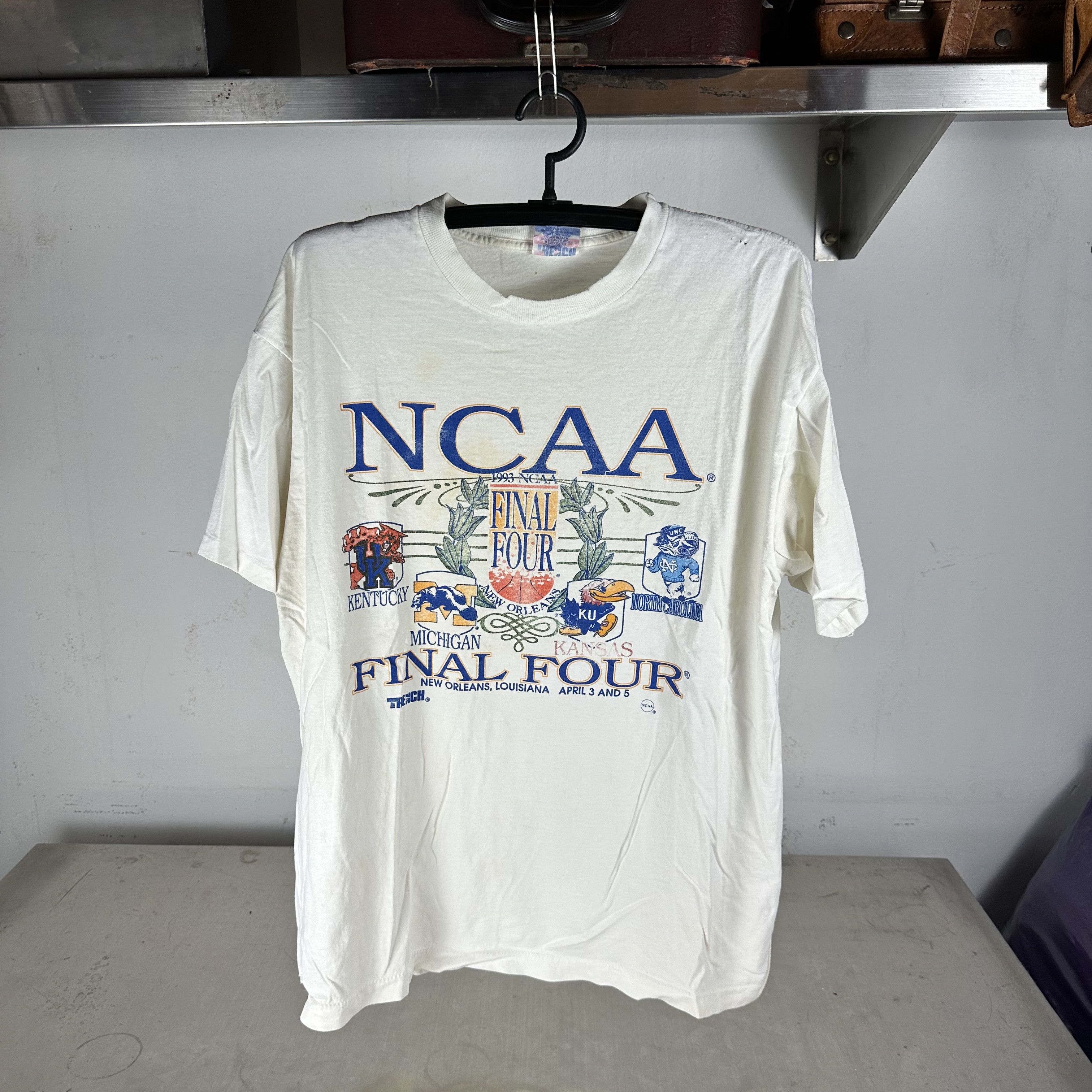Vintage 1993 NCAA Basketball Final Four Single Stitch T-shirt Size US XL / EU 56 / 4 - 1 Thumbnail