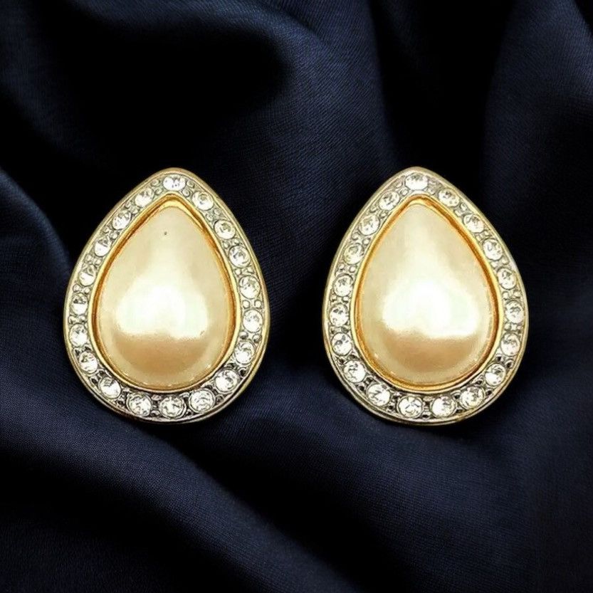 Monet Vintage Monet Pearl and Crystal teardrop clip on earrings Size ONE SIZE - 1 Thumbnail