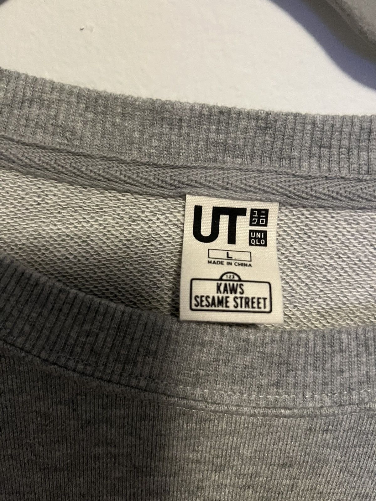 Kaws × Uniqlo Sesame Street Companion Trash Can Outline Sweatshirt FW18 Size US L / EU 52-54 / 3 - 4 Thumbnail