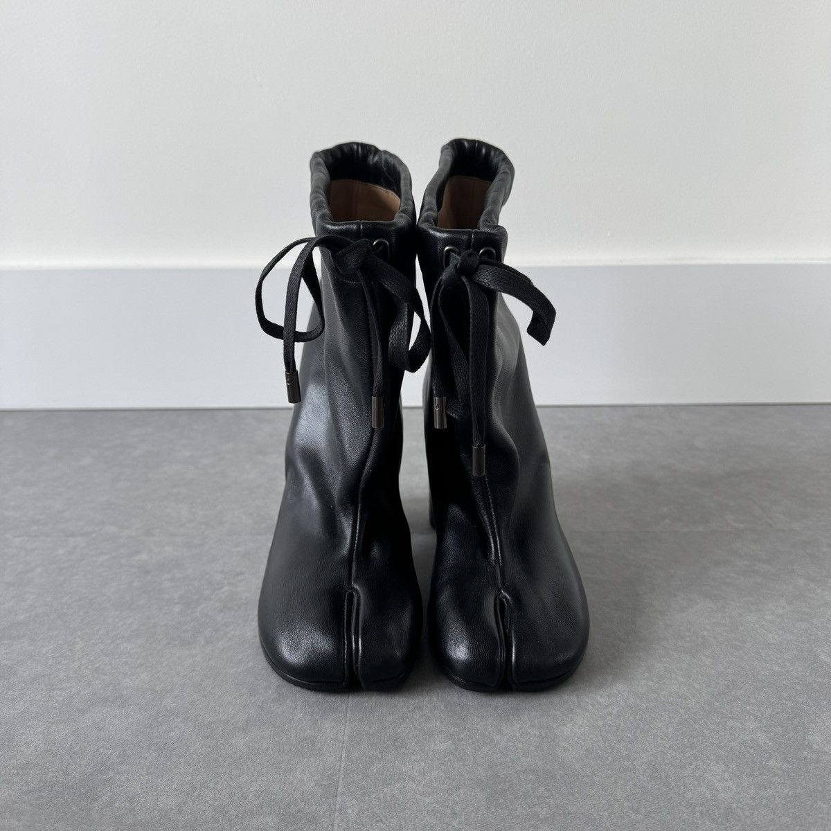 Maison Margiela Maison Margiela Tabi Drawstring Ankle Boots Size US 7 / IT 37 - 1 Thumbnail