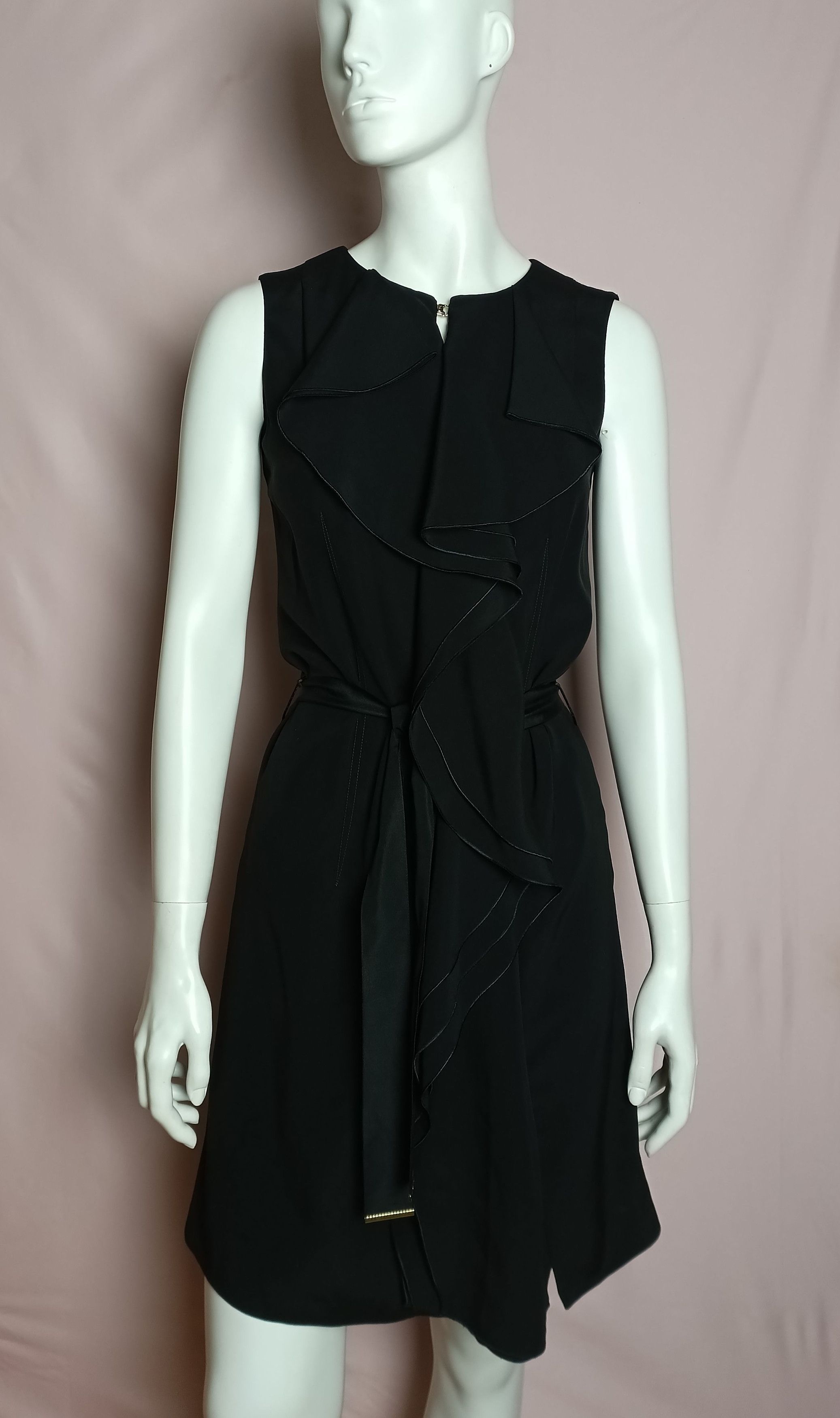 Louis Vuitton Louis Vuitton Elegant Black Silk Dress FR34 / US 2 Size XS / US 0-2 / IT 36-38 - 1 Thumbnail