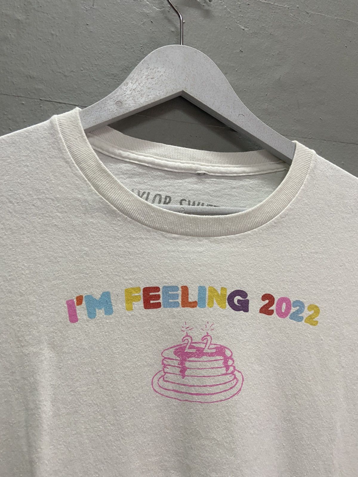 Band Tees TAYLOR SWIFT I’M FEELING 2022 TEE SHIRT Size US L / EU 52-54 / 3 - 3 Thumbnail