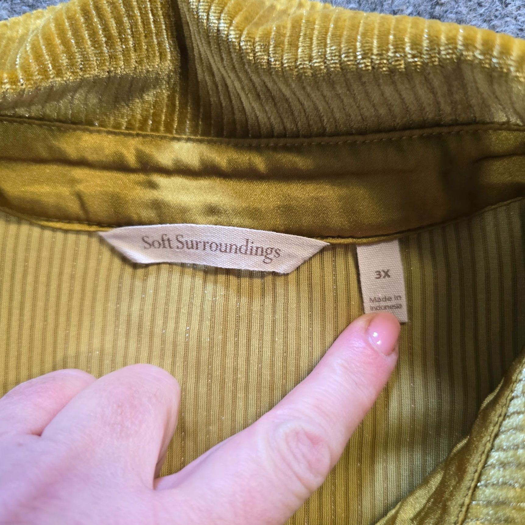 Soft Surroundings Soft Surroundings Blouse Top Womens 3X Green Yellow Velour Shimmer Button Casual Regular Plus Size Womens Mens? Wait. Size XXL / US 16-18 / IT 52-54 - 4 Thumbnail